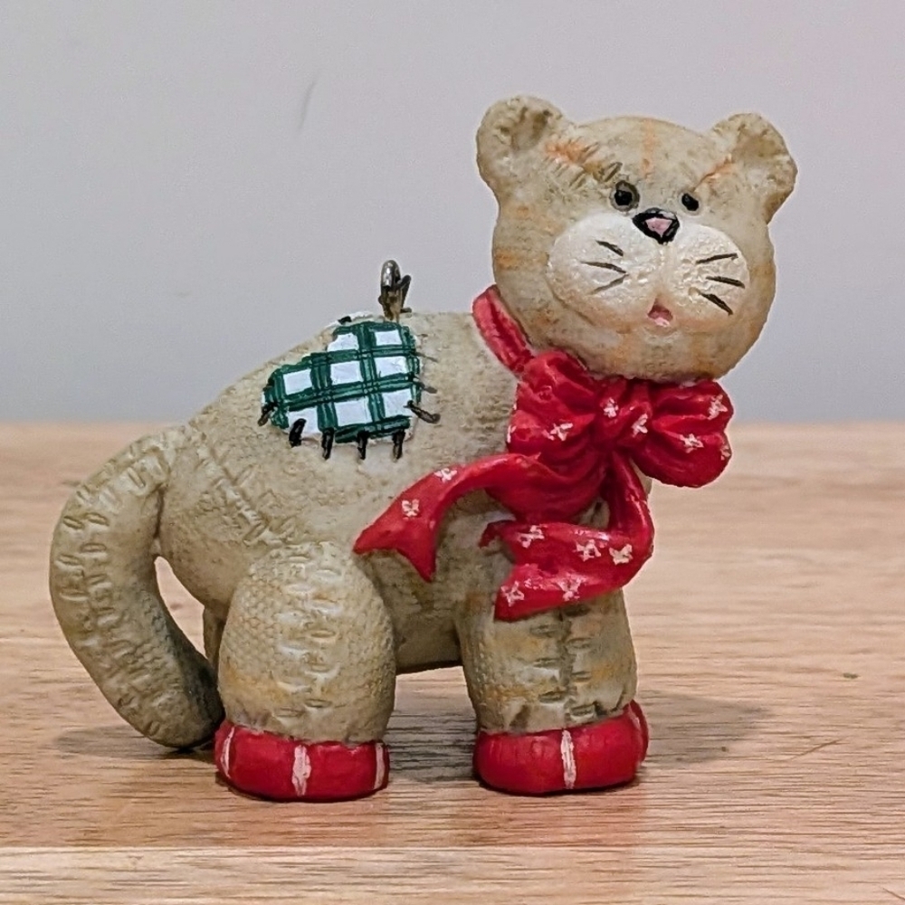 3/$30 EUC Adorable Cat with Scarf and Patch Christmas Ornament